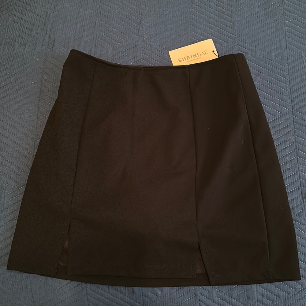 🆕 SHEIN black skirt